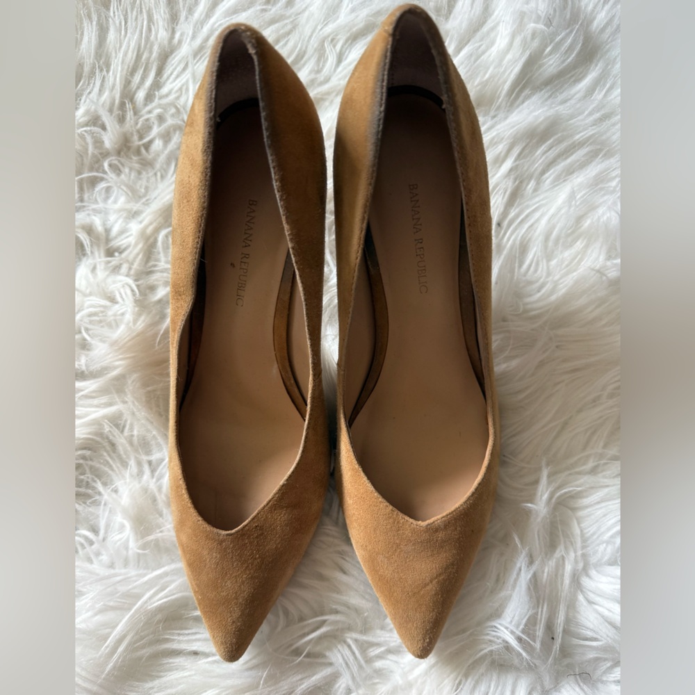 Banana Republic Women's Tan Suede Shoes